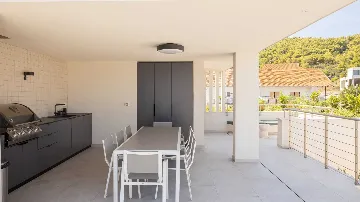 3-Bedroom Villa in Slatine for Up to 8 Guests