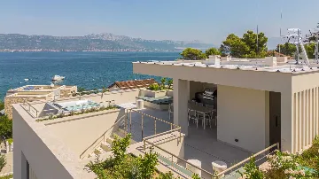 3-Bedroom Villa in Slatine for Up to 8 Guests