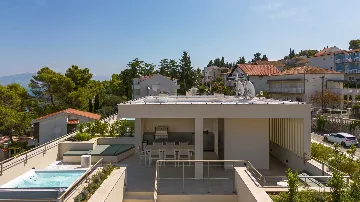 3-Bedroom Villa in Slatine for Up to 8 Guests