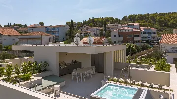 3-Bedroom Villa in Slatine for Up to 8 Guests