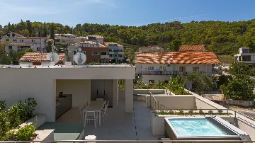 3-Bedroom Villa in Slatine for Up to 8 Guests