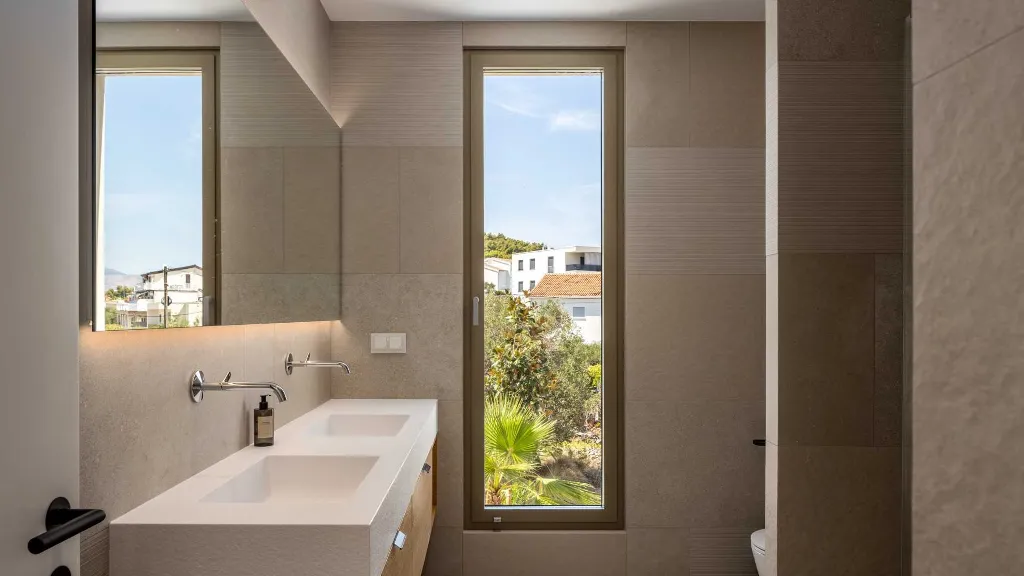 3-Bedroom Villa in Slatine for Up to 8 Guests
