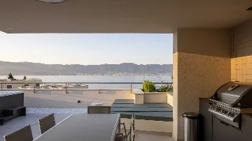 3-Bedroom Villa in Slatine for Up to 8 Guests