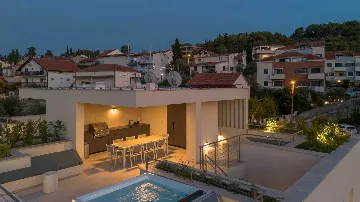 3-Bedroom Villa in Slatine for Up to 8 Guests