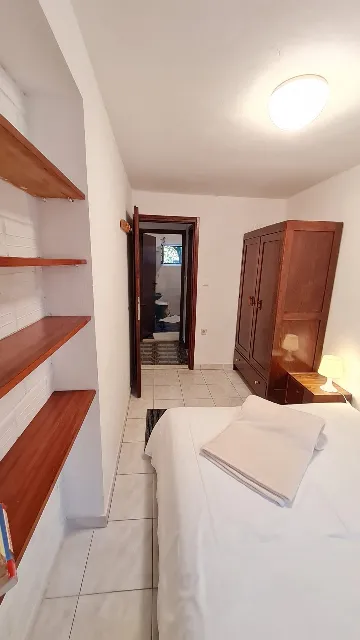 Okrug Gornji 1-Bedroom Apartment for up to 3