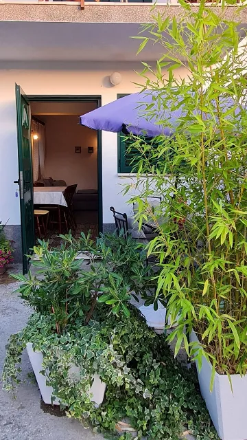 Okrug Gornji 1-Bedroom Apartment for up to 3