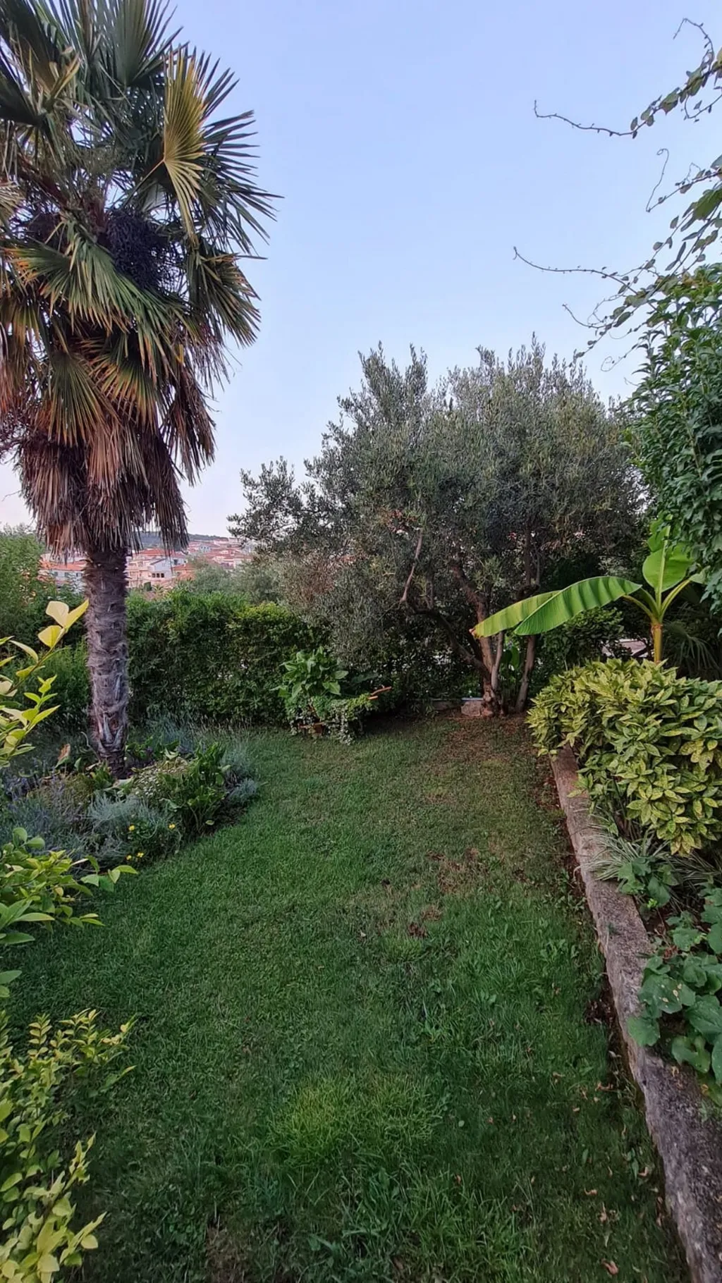 Okrug Gornji 1-Bedroom Apartment for up to 3