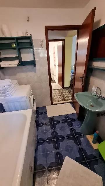 Okrug Gornji 1-Bedroom Apartment for up to 3