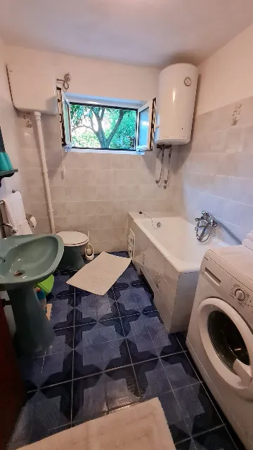 Okrug Gornji 1-Bedroom Apartment for up to 3