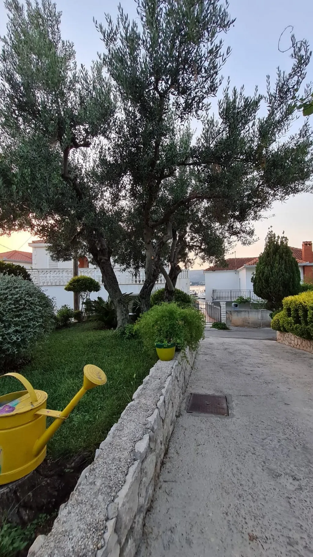 Okrug Gornji 1-Bedroom Apartment for up to 3