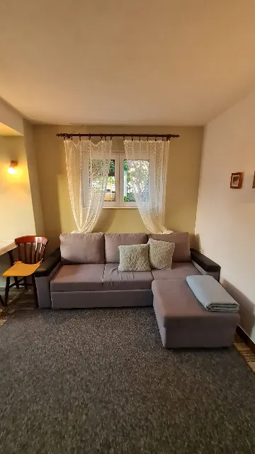 Okrug Gornji 1-Bedroom Apartment for up to 3