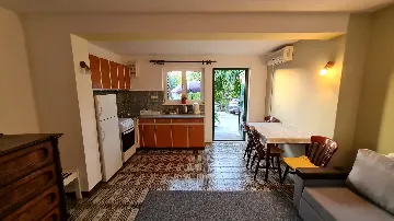 Okrug Gornji 1-Bedroom Apartment for up to 3