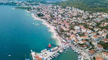 Okrug Gornji 1-Bedroom Apartment for up to 3