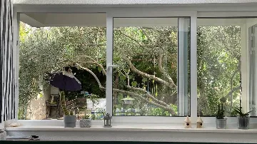 2-Bedroom Apartment in Okrug Gornji (4 Guests)