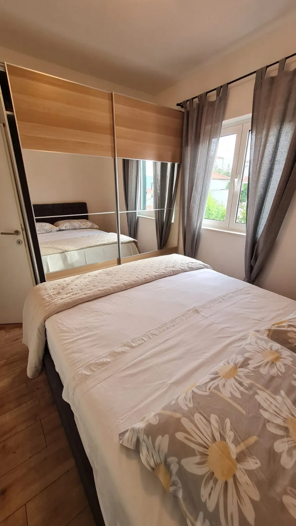 2-Bedroom Apartment in Okrug Gornji (4 Guests)