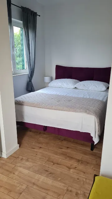 2-Bedroom Apartment in Okrug Gornji (4 Guests)