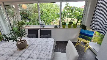 2-Bedroom Apartment in Okrug Gornji (4 Guests)