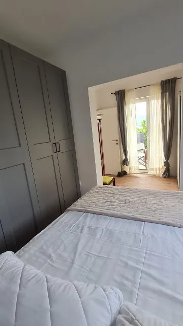 2-Bedroom Apartment in Okrug Gornji (4 Guests)