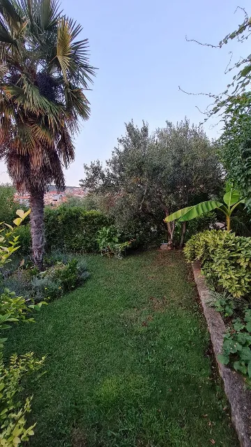 2-Bedroom Apartment in Okrug Gornji (4 Guests)