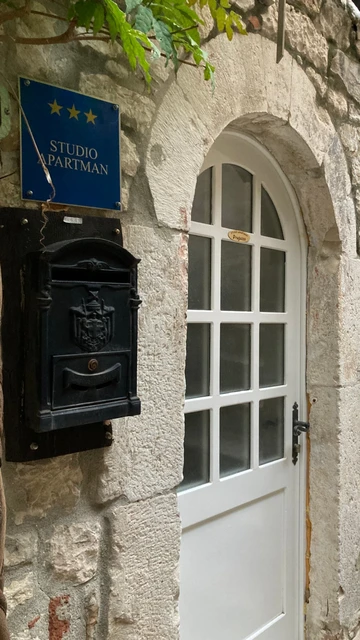 Ground-Floor Studio Apartment for 2 in Trogir