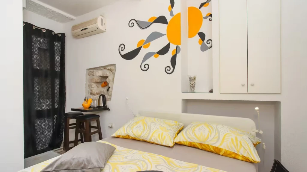 Cosy Double Room with Private Bathroom in Trogir