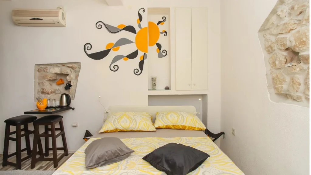 Cosy Double Room with Private Bathroom in Trogir