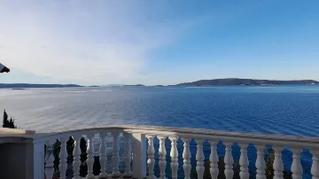 Duplex Apartment with 4 Bedrooms in Okrug Donji