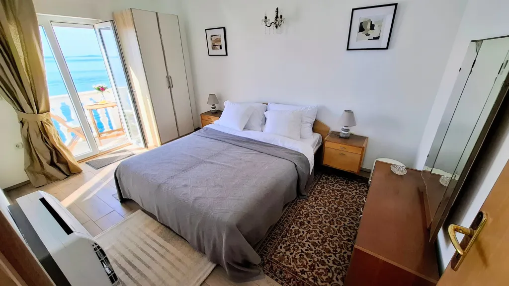 Duplex Apartment with 4 Bedrooms in Okrug Donji