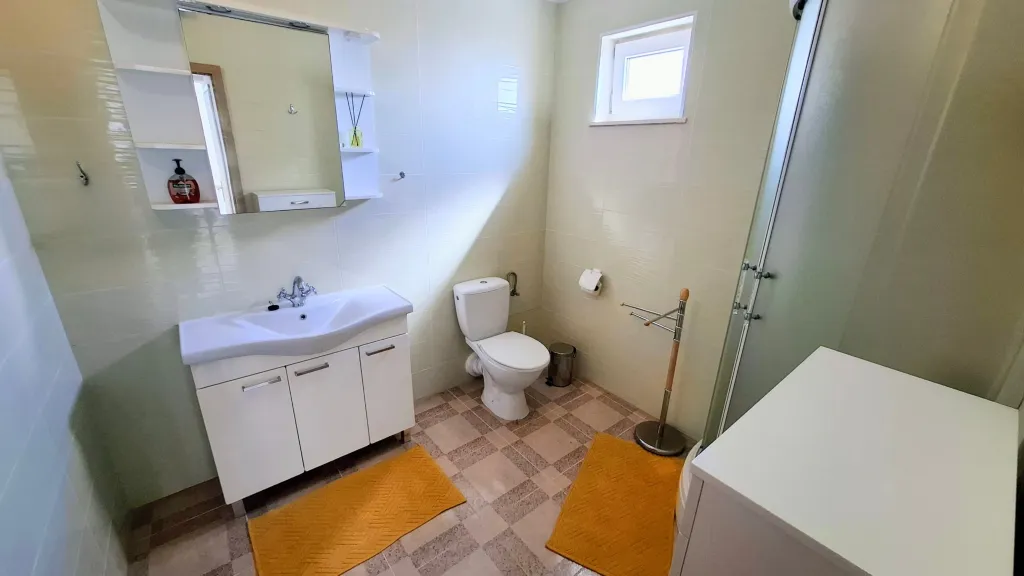 Duplex Apartment with 4 Bedrooms in Okrug Donji