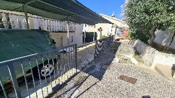 Duplex Apartment with 4 Bedrooms in Okrug Donji