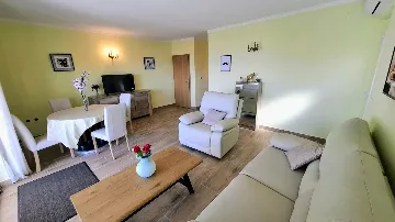 Okrug Donji 1-Bedroom Apartment for 2 Guests