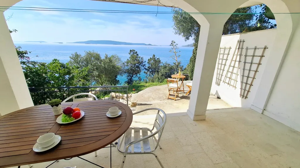 Okrug Donji 1-Bedroom Apartment for 2 Guests