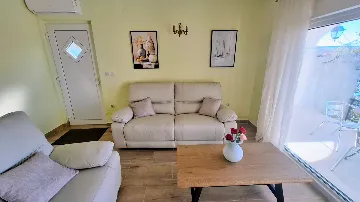 Okrug Donji 1-Bedroom Apartment for 2 Guests