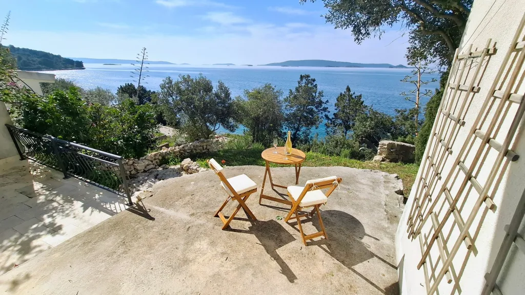 Okrug Donji 1-Bedroom Apartment for 2 Guests