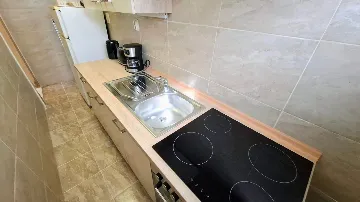 Beachfront Guest House in Okrug Donji for 8