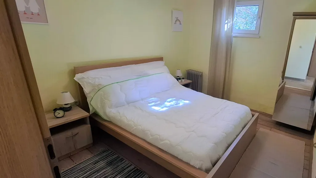 Beachfront Guest House in Okrug Donji for 8