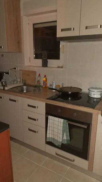 Beachfront Guest House in Okrug Donji for 8