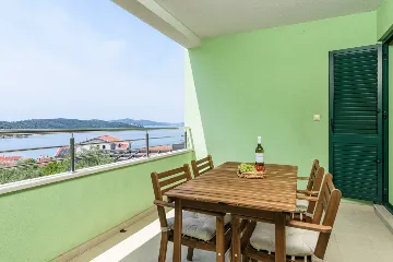 2-Bedroom Apartment in Okrug Gornji (up to 6)