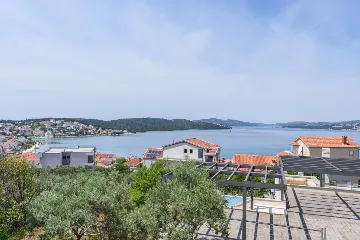 2-Bedroom Apartment in Okrug Gornji (up to 6)