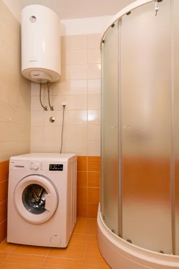 2-Bedroom Apartment in Okrug Gornji (up to 6)