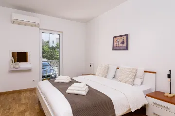 2-Bedroom Apartment in Okrug Gornji (up to 6)