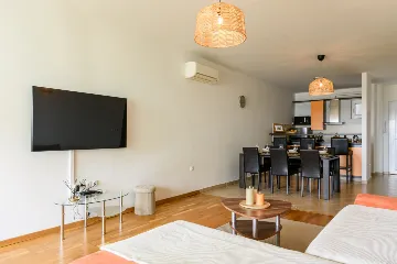 2-Bedroom Apartment in Okrug Gornji (up to 6)