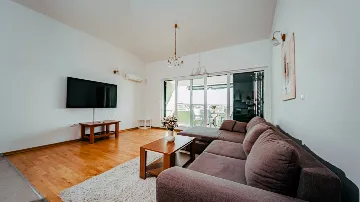 Seaview 2-Bedroom Apartment with Balcony in Okrug Gornji