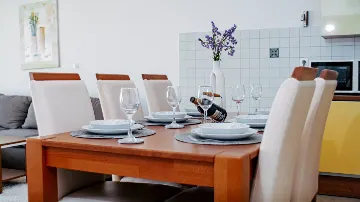 Seaview 2-Bedroom Apartment with Balcony in Okrug Gornji