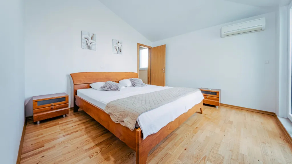 Seaview 2-Bedroom Apartment with Balcony in Okrug Gornji