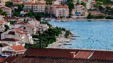 Seaview 2-Bedroom Apartment with Balcony in Okrug Gornji