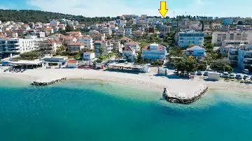 2-Bedroom Apartment in Okrug Gornji for Up to 5