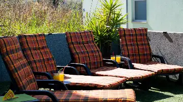 2-Bedroom Apartment in Okrug Gornji for Up to 5