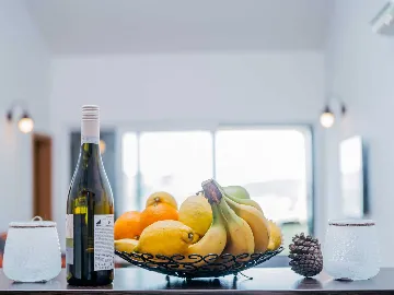 Okrug Gornji 2-Bedroom Apartment for 6 Guests