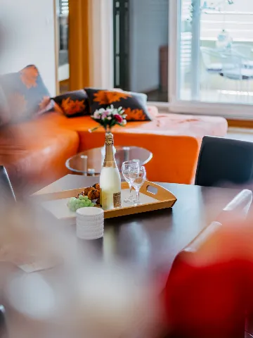 Okrug Gornji 2-Bedroom Apartment for 6 Guests